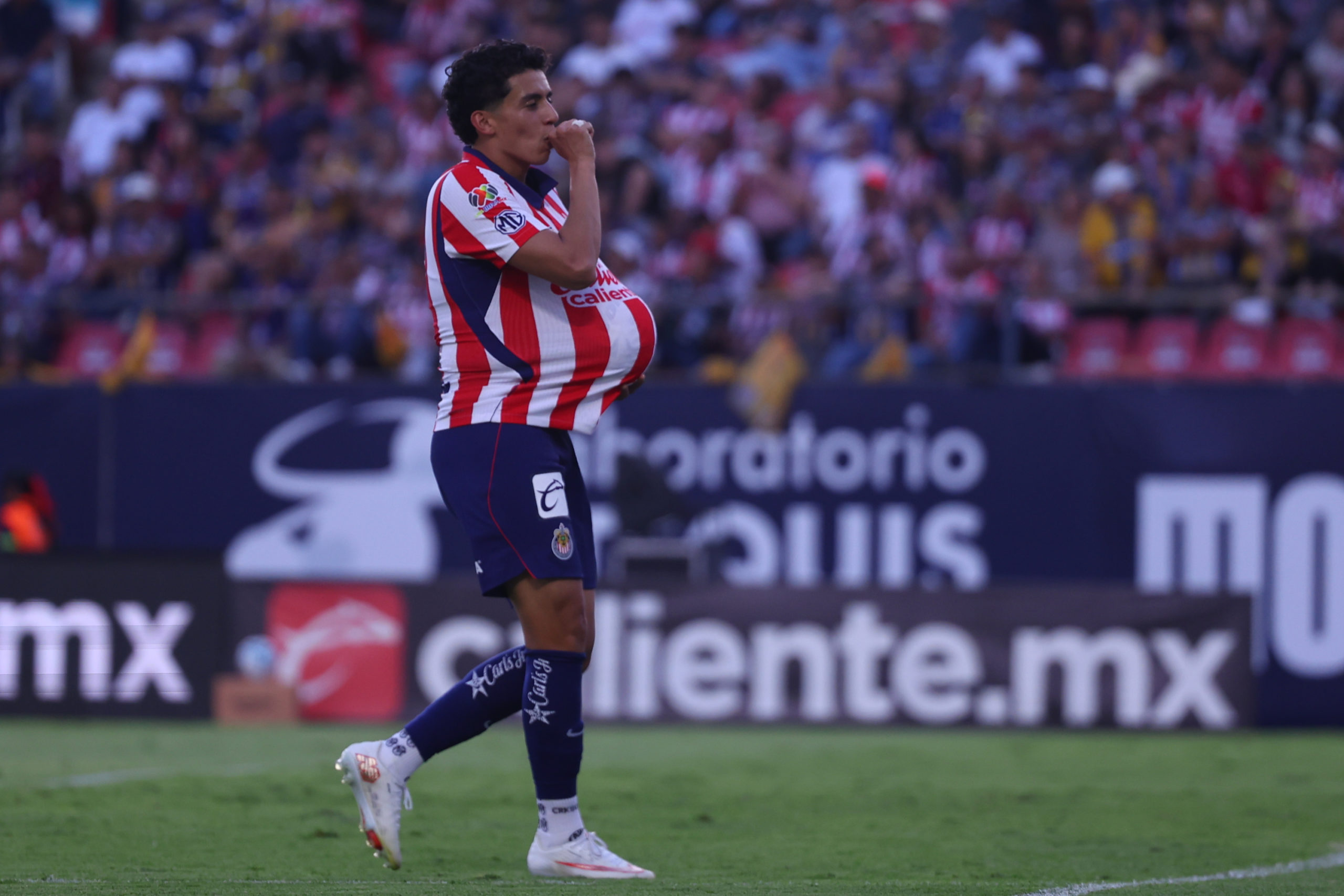 Chivas golea a San Luis y se confirma como un serio candidato en la Liga MX